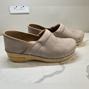 Dansko Women's Suede Beige Taupe Leather US 10.5 EU 41 Professional Clogs